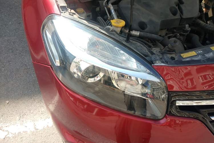 Used Renault Koleos 2014 2.5L 4x4 Sportway Edition Right Front Headlight