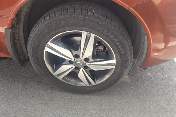 Used Renault Koleos 2014 Revised Version 2.5L Two-Wheel Drive Comfort Edition Right Front Wheel Hub