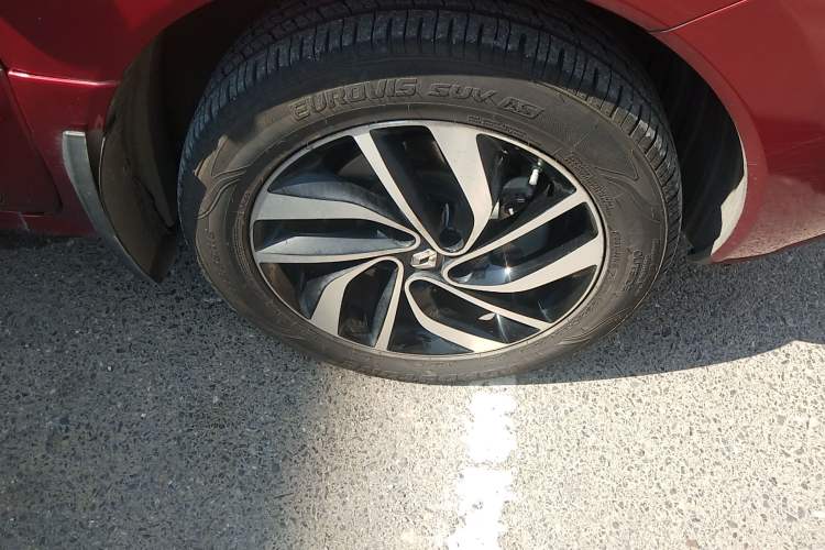 Used Renault Koleos 2014 2.5L 4x4 Sportway Edition Right Front Wheel Hub
