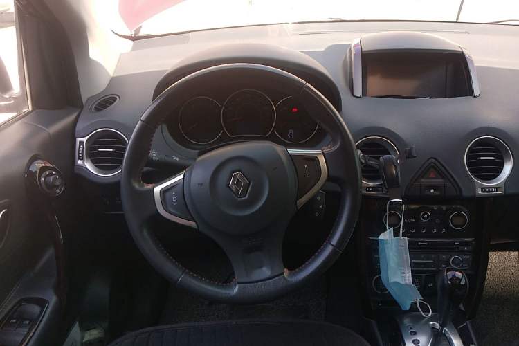 Used Renault Koleos 2014 2.5L 4x4 Sportway Edition Steering Wheel