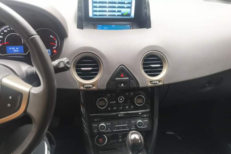 Used Renault Koleos 2014 2.5L Two-Wheel Drive Comfort Edition Audio And AC Panel
