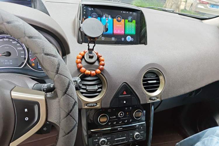 Used Renault Koleos 2014 2.5L 4x4 Comfort Edition Audio And AC Panel