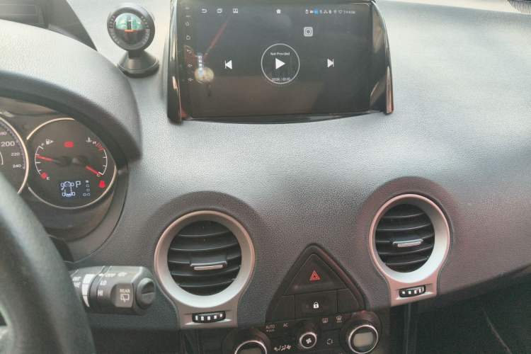 Used Renault Koleos 2014 2.5L 4x4 Comfort Edition Audio And AC Panel