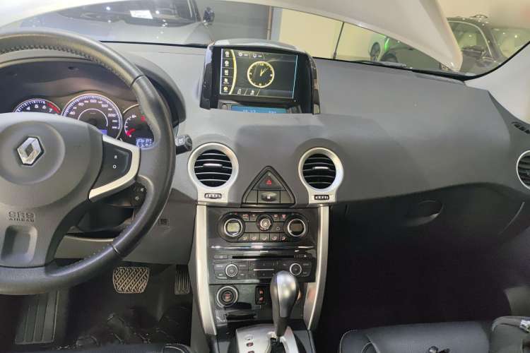 Used Renault Koleos 2014 2.0L Two-Wheel Drive Fashion Edition Audio And AC Panel