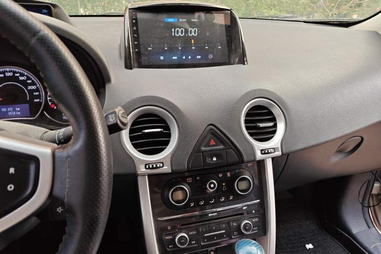 Used Renault Koleos 2014 Revised Version 2.0L Two-Wheel Drive Fashion Edition Audio And AC Panel