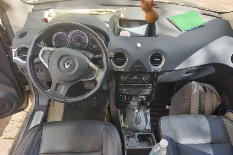Used Renault Koleos 2014 2.5L 4x4 Comfort Edition Center Console