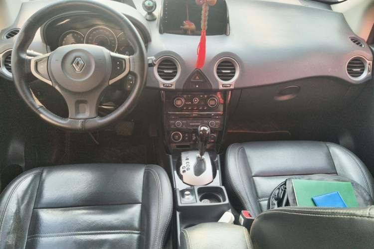 Used Renault Koleos 2014 2.5L 4x4 Comfort Edition Center Console