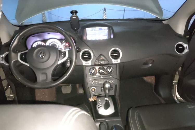 Used Renault Koleos 2014 Revised Version 2.0L Two-Wheel Drive Standard Edition Center Console