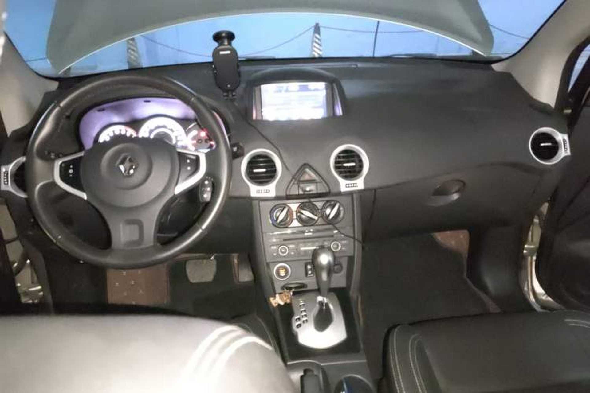 Used Renault Koleos 2014 Revised Version 2.0L Two-Wheel Drive Standard Edition Center Console
