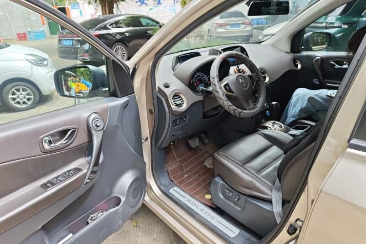 Used Renault Koleos 2014 2.5L 4x4 Comfort Edition Driver Seat