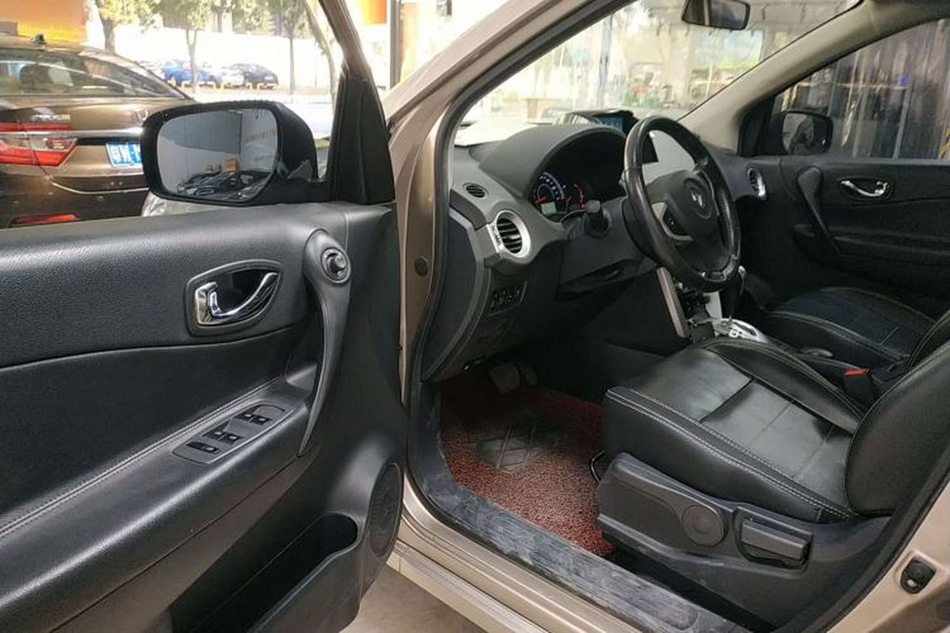 Used Renault Koleos 2014 Revised Version 2.0L Two-Wheel Drive Fashion Edition Driver Seat