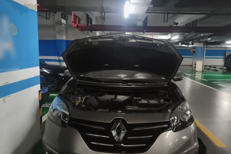 Used Renault Koleos 2014 2.5L 4x4 Comfort Edition Engine Bay