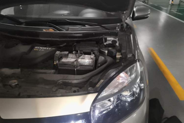 Used Renault Koleos 2014 2.5L 4x4 Comfort Edition Engine Bay Left