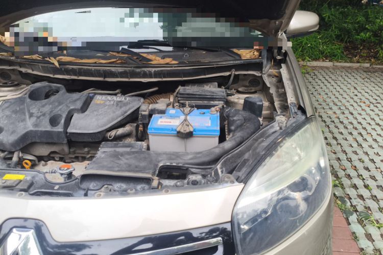 Used Renault Koleos 2014 2.5L Two-Wheel Drive Comfort Edition Engine Bay Left