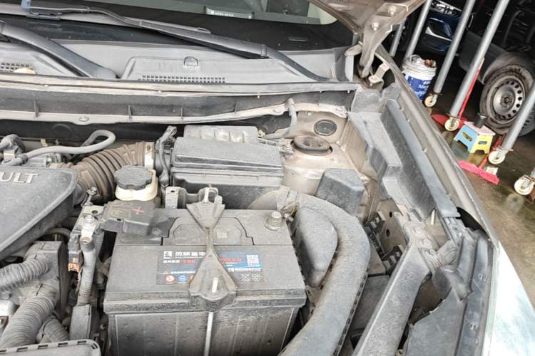 Used Renault Koleos 2014 2.5L 4x4 Sportway Edition Engine Bay Left