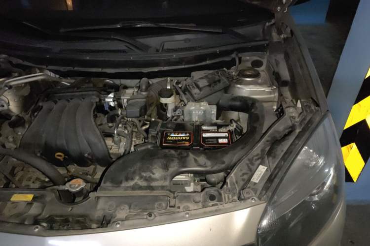 Used Renault Koleos 2014 Revised Version 2.0L Two-Wheel Drive Standard Edition Engine Bay Left