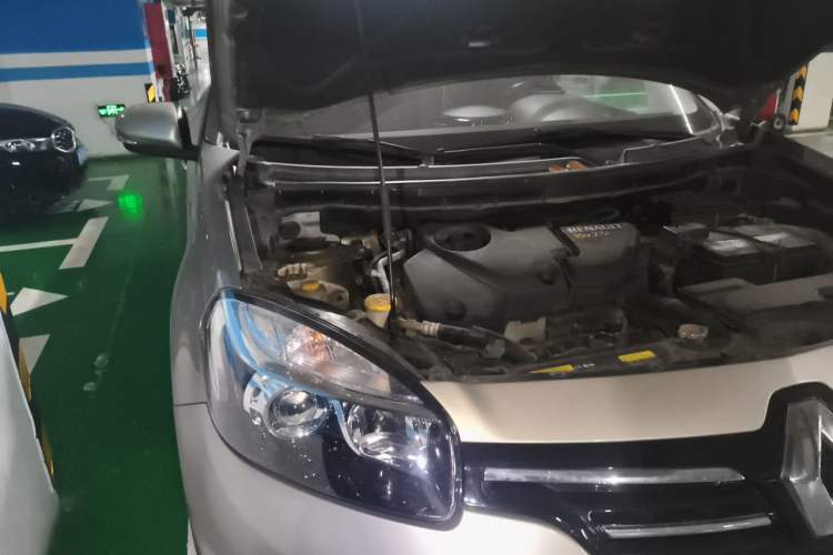 Used Renault Koleos 2014 2.5L 4x4 Comfort Edition Engine Bay Right