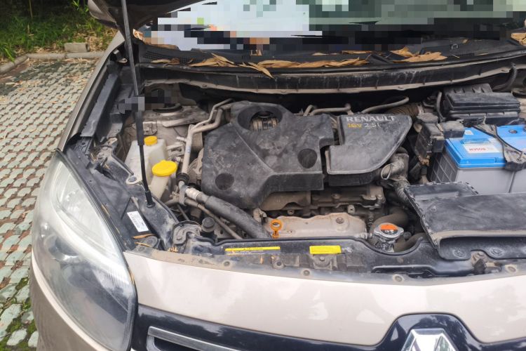 Used Renault Koleos 2014 2.5L Two-Wheel Drive Comfort Edition Engine Bay Right