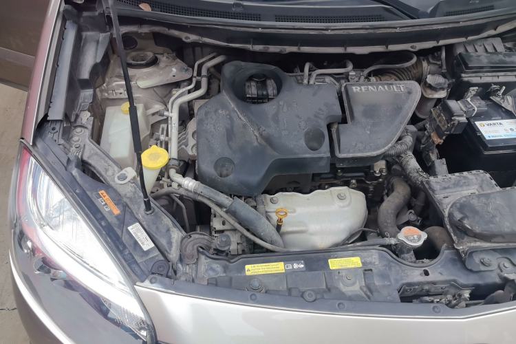 Used Renault Koleos 2014 2.5L Four-Wheel Drive Luxury Edition Engine Bay Right