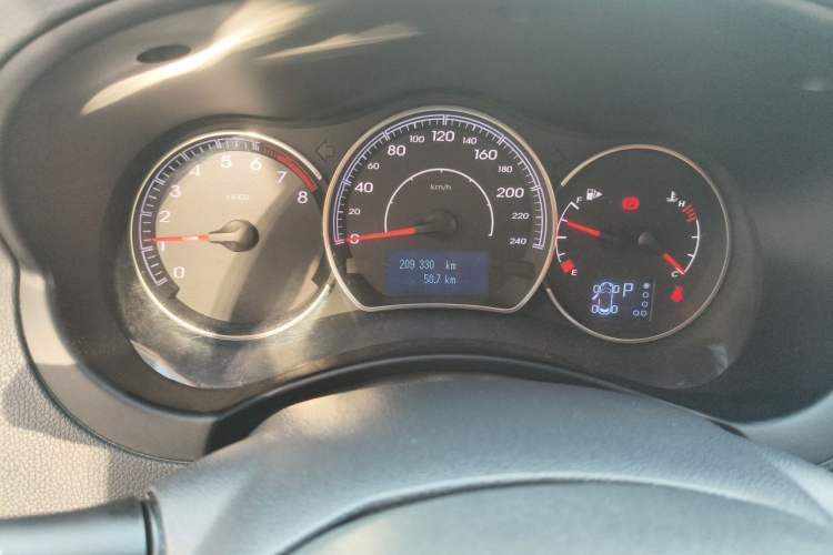 Used Renault Koleos 2014 2.5L 4x4 Comfort Edition Odometer Close Up