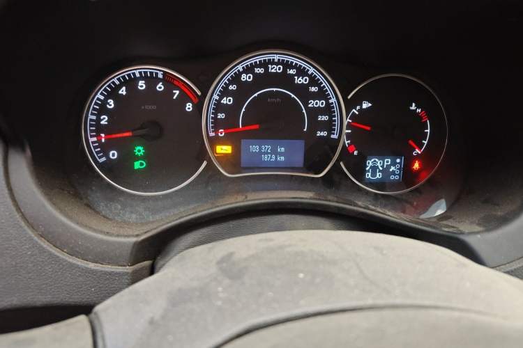 Used Renault Koleos 2014 Revised Version 2.0L Two-Wheel Drive Fashion Edition Odometer Close Up