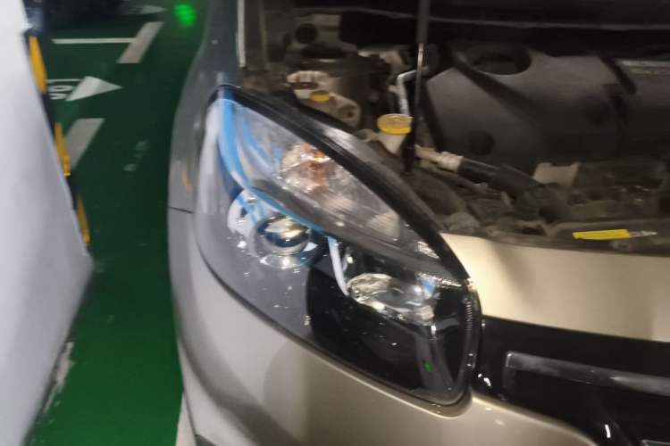 Used Renault Koleos 2014 2.5L 4x4 Comfort Edition Right Front Headlight