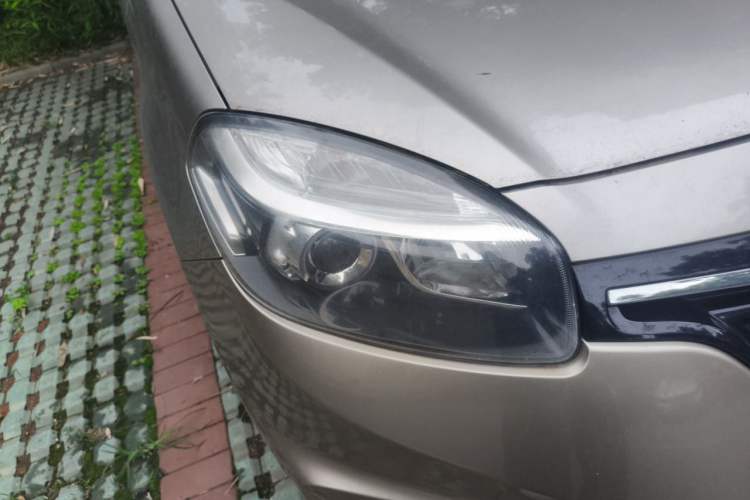 Used Renault Koleos 2014 2.5L Two-Wheel Drive Comfort Edition Right Front Headlight