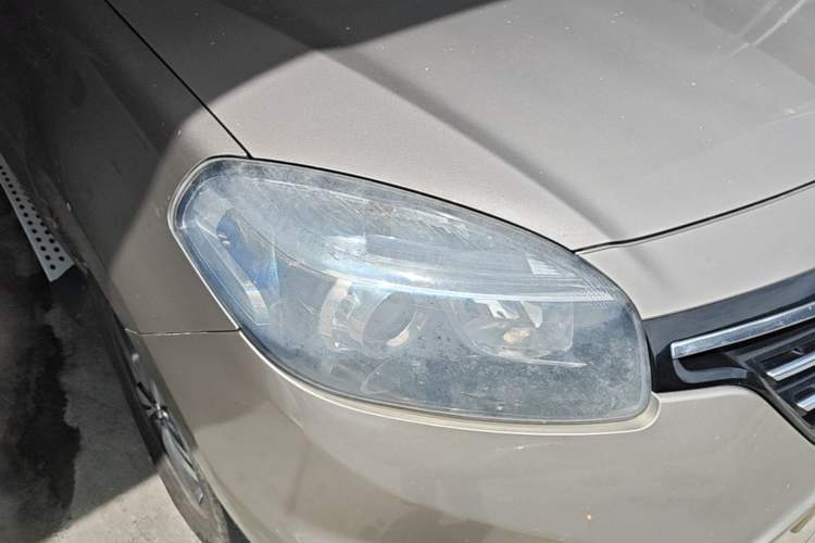 Used Renault Koleos 2014 2.5L 4x4 Sportway Edition Right Front Headlight