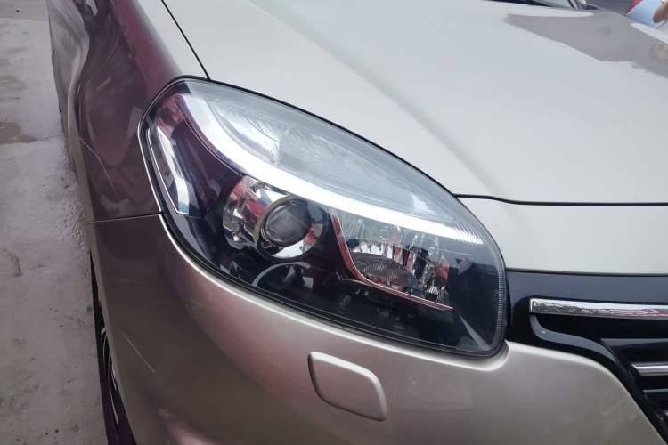 Used Renault Koleos 2014 2.5L Four-Wheel Drive Luxury Edition Right Front Headlight