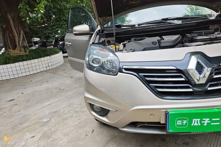 Used Renault Koleos 2014 2.5L 4x4 Comfort Edition Right Front Headlight
