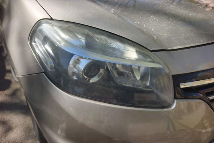 Used Renault Koleos 2014 2.5L 4x4 Comfort Edition Right Front Headlight