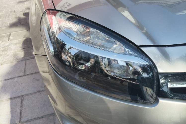 Used Renault Koleos 2014 2.5L 4x4 Comfort Edition Right Front Headlight