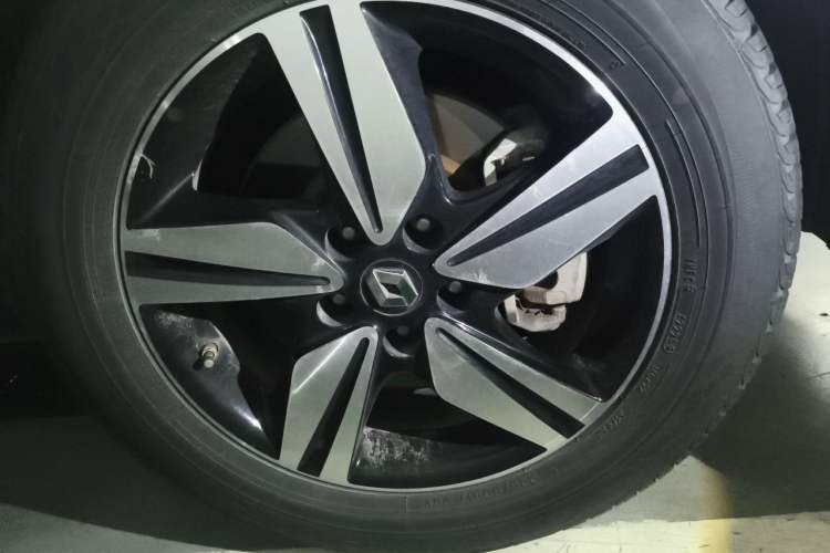 Used Renault Koleos 2014 2.5L 4x4 Comfort Edition Right Front Wheel Hub