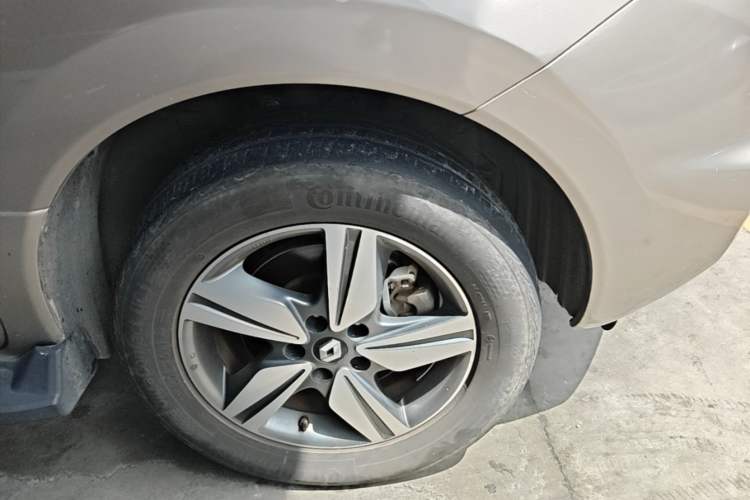 Used Renault Koleos 2014 2.5L 4x4 Sportway Edition Right Front Wheel Hub