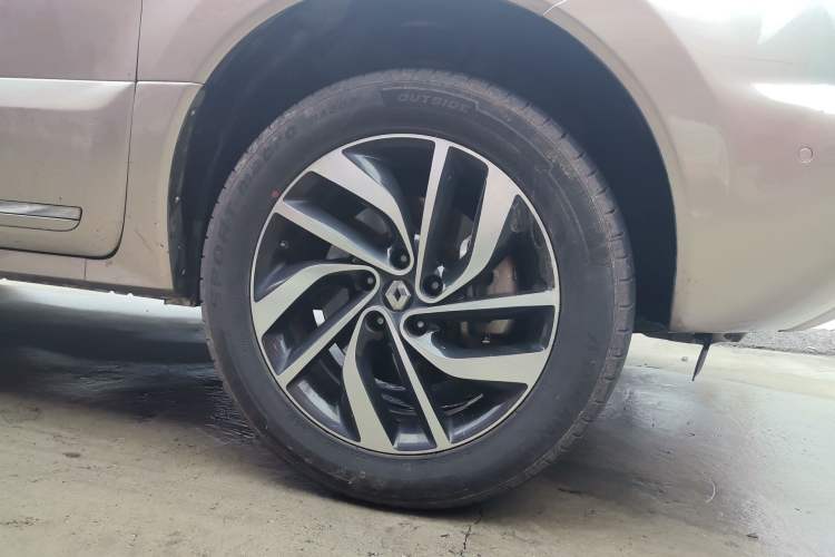 Used Renault Koleos 2014 2.5L Four-Wheel Drive Luxury Edition Right Front Wheel Hub