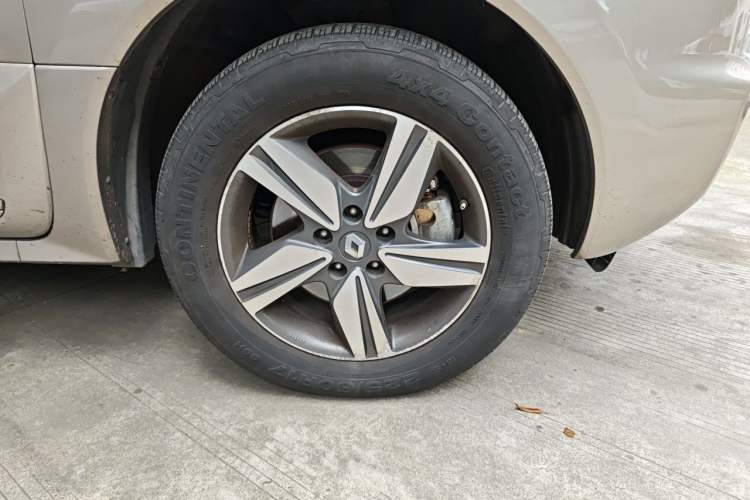Used Renault Koleos 2014 2.5L 4x4 Comfort Edition Right Front Wheel Hub