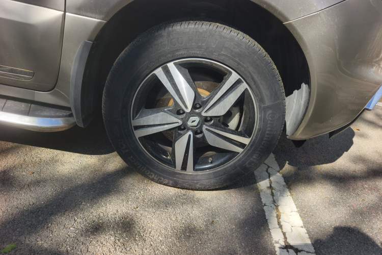Used Renault Koleos 2014 2.5L 4x4 Comfort Edition Right Front Wheel Hub