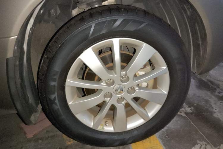 Used Renault Koleos 2014 Revised Version 2.0L Two-Wheel Drive Standard Edition Right Front Wheel Hub