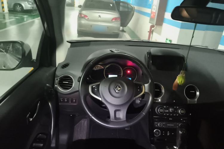 Used Renault Koleos 2014 2.5L 4x4 Comfort Edition Steering Wheel
