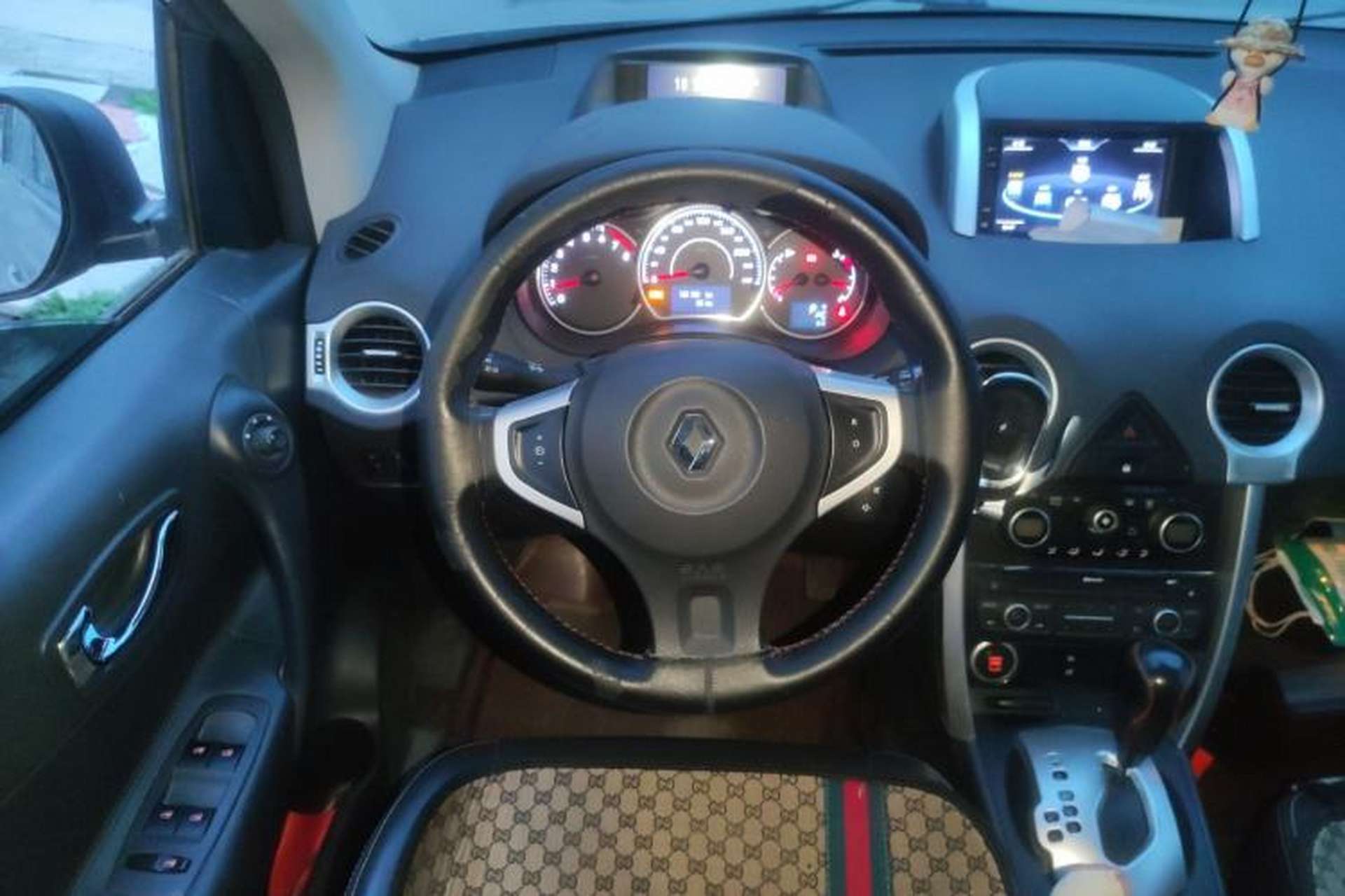 Used Renault Koleos 2014 Revised Version 2.0L Two-Wheel Drive Fashion Edition Steering Wheel
