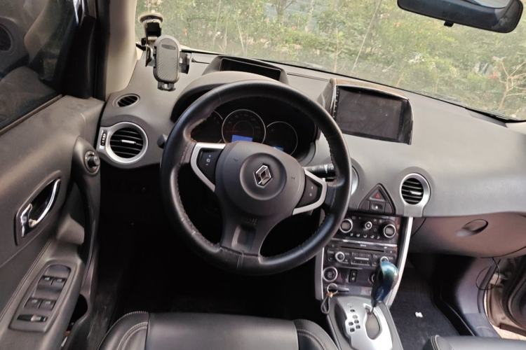 Used Renault Koleos 2014 Revised Version 2.0L Two-Wheel Drive Fashion Edition Steering Wheel