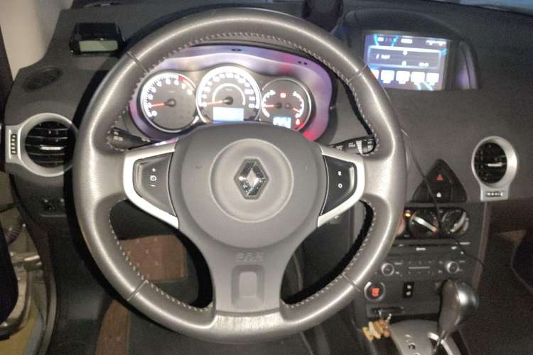 Used Renault Koleos 2014 Revised Version 2.0L Two-Wheel Drive Standard Edition Steering Wheel
