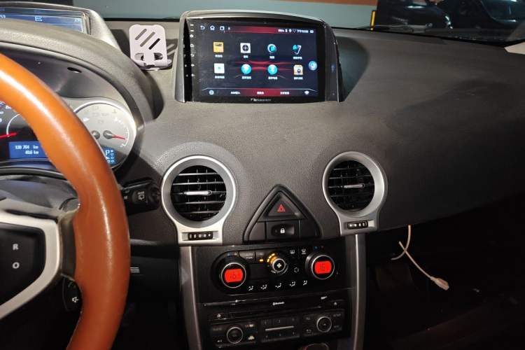 Used Renault Koleos 2014 Revised Version 2.0L Two-Wheel Drive Fashion Edition Audio And AC Panel