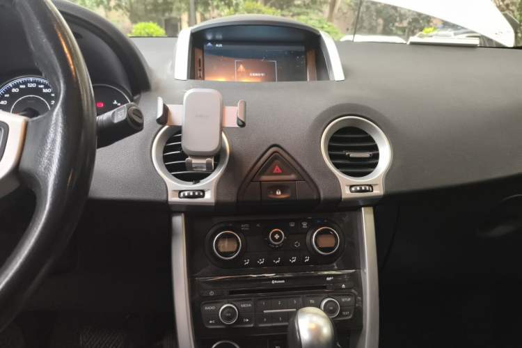 Used Renault Koleos 2014 Revised Version 2.5L Two-Wheel Drive Urban Edition Audio And AC Panel