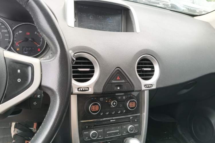 Used Renault Koleos 2014 Revised Version 2.5L Two-Wheel Drive Urban Edition Audio And AC Panel