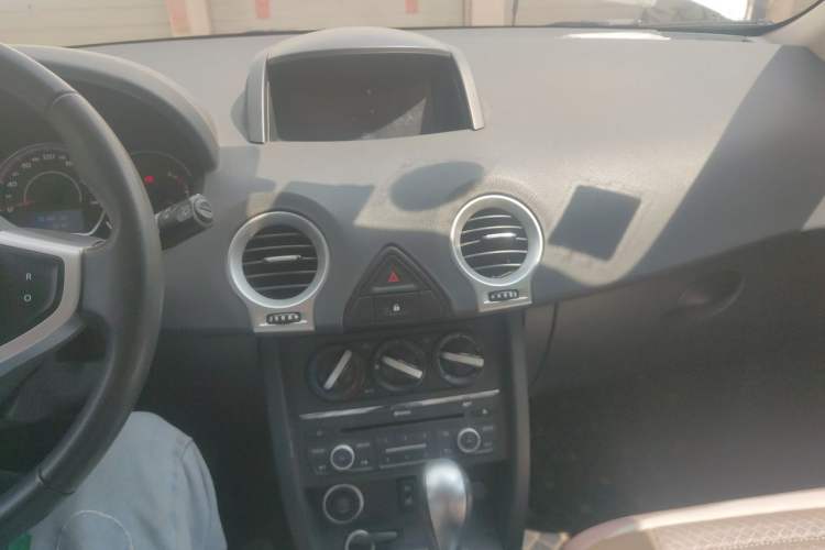Used Renault Koleos 2014 2.0L Two-Wheel Drive Smart Edition Audio And AC Panel