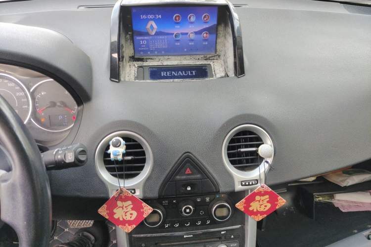 Used Renault Koleos 2014 Revised Version 2.0L Two-Wheel Drive Standard Edition Audio And AC Panel