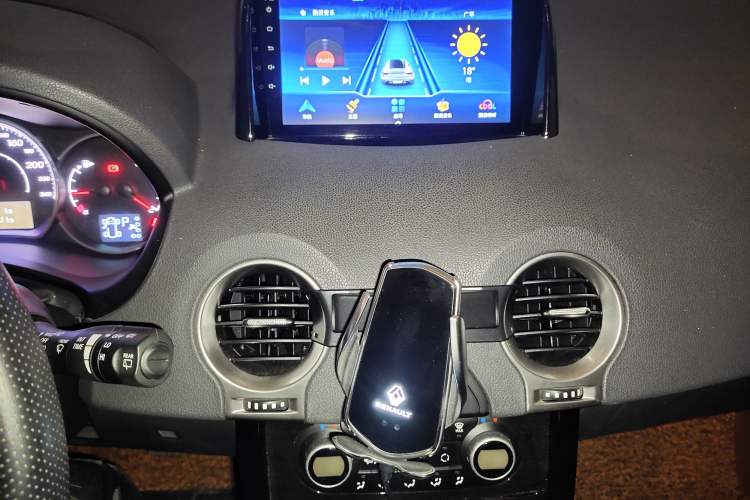 Used Renault Koleos 2014 2.5L 4x4 Comfort Edition Audio And AC Panel