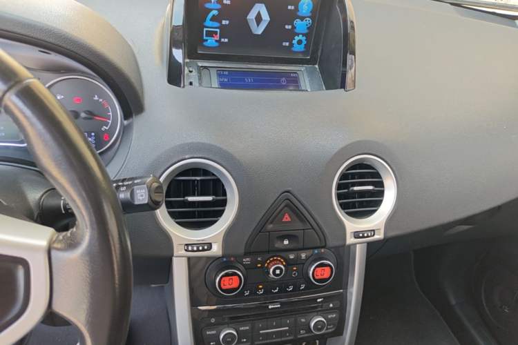 Used Renault Koleos 2014 Revised Version 2.0L Two-Wheel Drive Fashion Edition Audio And AC Panel