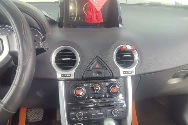 Used Renault Koleos 2014 2.0L Two-Wheel Drive Fashion Edition Audio And AC Panel